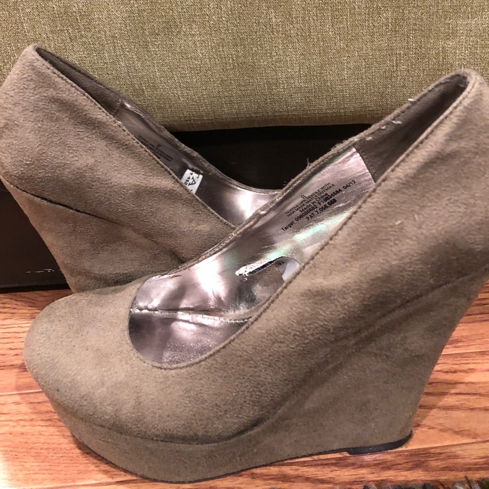 Women’s size 8 Suede Platforms